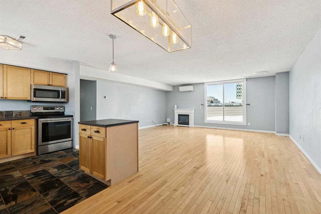 1104-1540 29 Street Nw, Calgary, AB - Indoor Photo Showing Kitchen