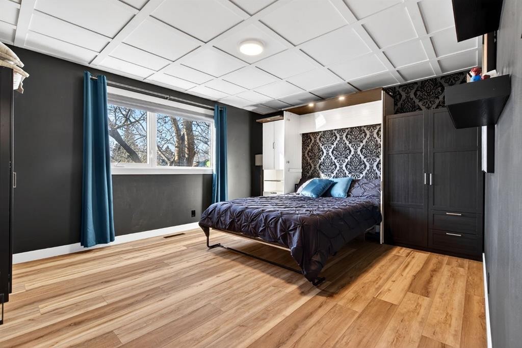 2155 Mackid Crescent Ne, Calgary, AB - Indoor Photo Showing Bedroom