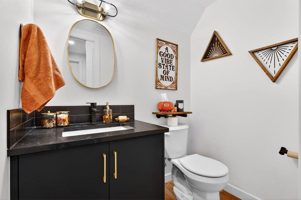 2155 Mackid Crescent Ne, Calgary, AB - Indoor Photo Showing Bathroom