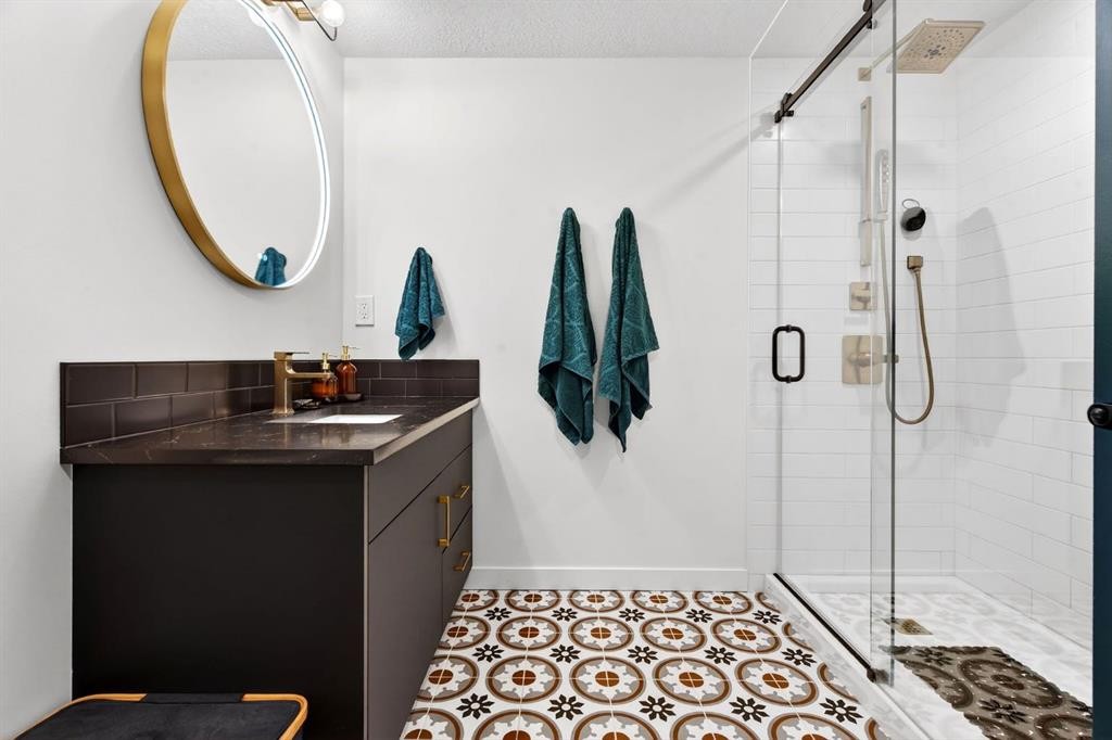 2155 Mackid Crescent Ne, Calgary, AB - Indoor Photo Showing Bathroom