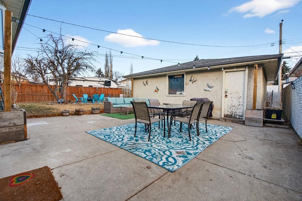 2155 Mackid Crescent Ne, Calgary, AB - Outdoor