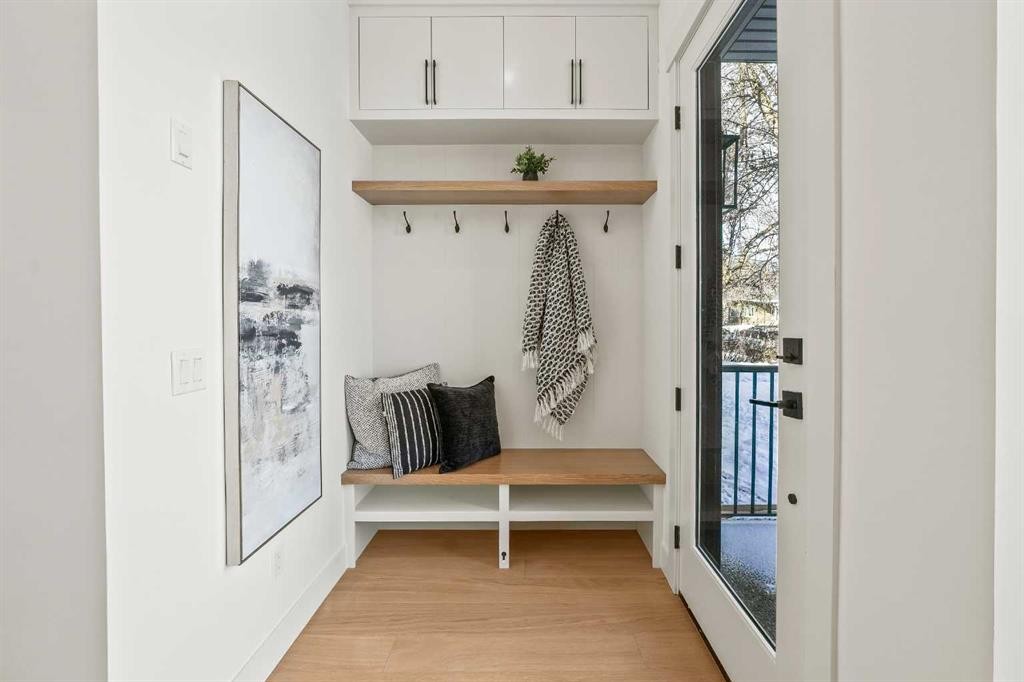 2421 25 Avenue Nw, Calgary, AB - Indoor Photo Showing Other Room