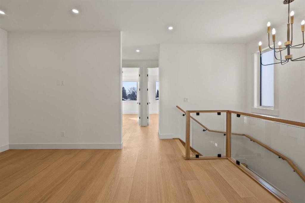 2421 25 Avenue Nw, Calgary, AB - Indoor Photo Showing Other Room