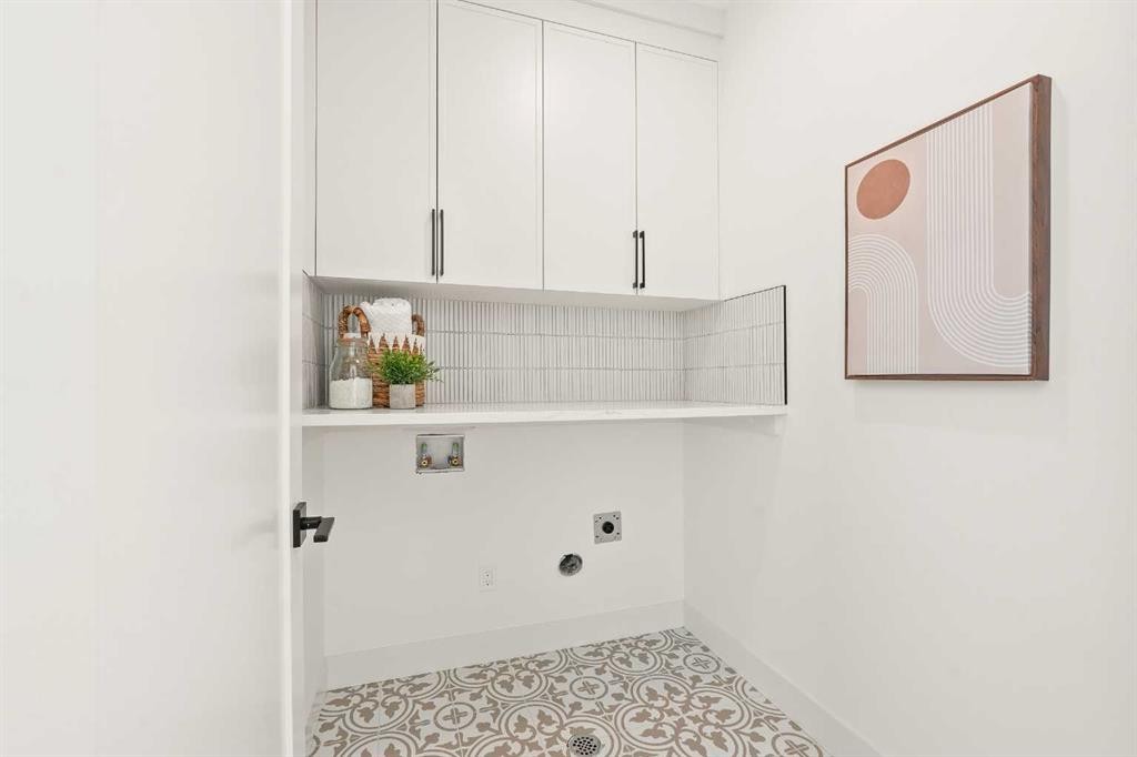 2421 25 Avenue Nw, Calgary, AB - Indoor Photo Showing Other Room