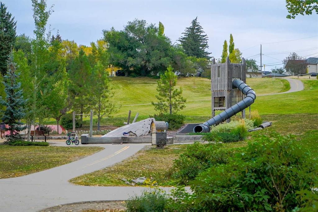 2421 25 Avenue Nw, Calgary, AB - Outdoor