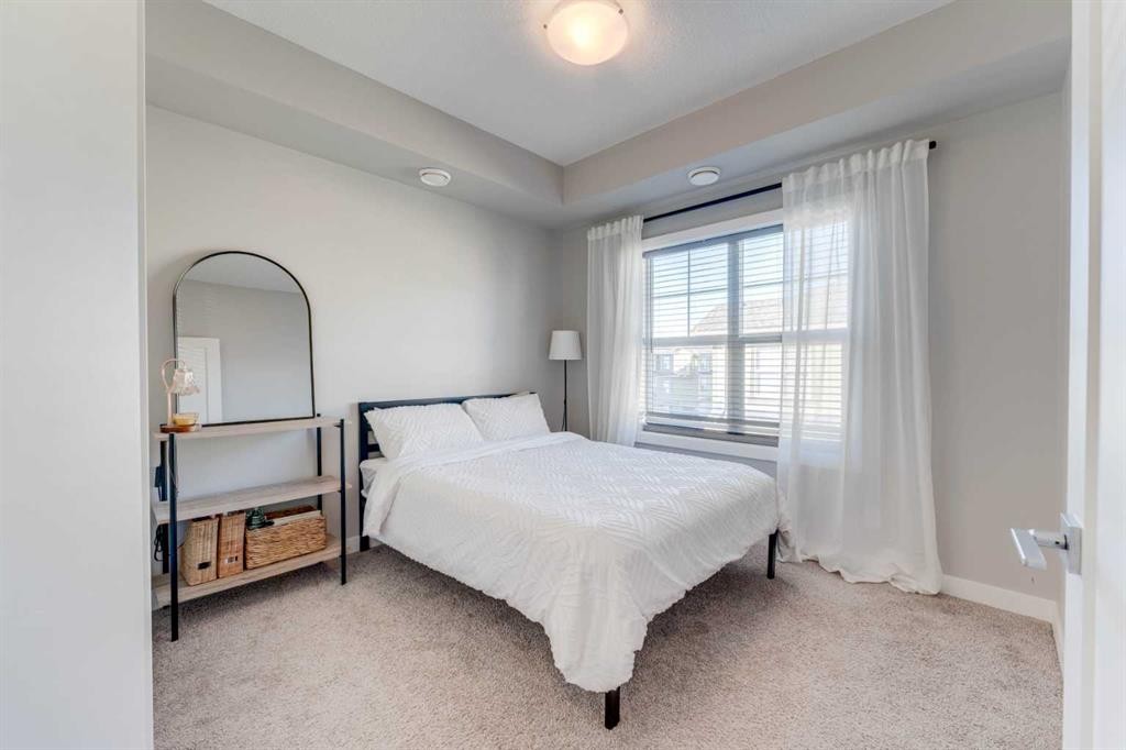 165 Evanscrest Gardens Nw, Calgary, AB - Indoor Photo Showing Bedroom