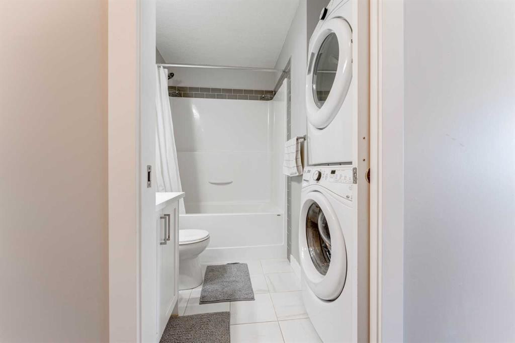 165 Evanscrest Gardens Nw, Calgary, AB - Indoor Photo Showing Laundry Room