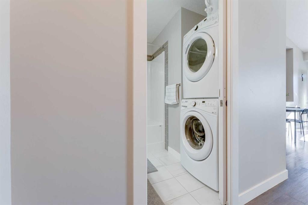165 Evanscrest Gardens Nw, Calgary, AB - Indoor Photo Showing Laundry Room