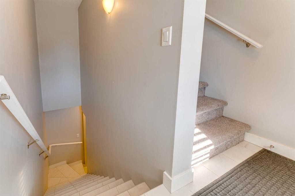 165 Evanscrest Gardens Nw, Calgary, AB - Indoor Photo Showing Other Room