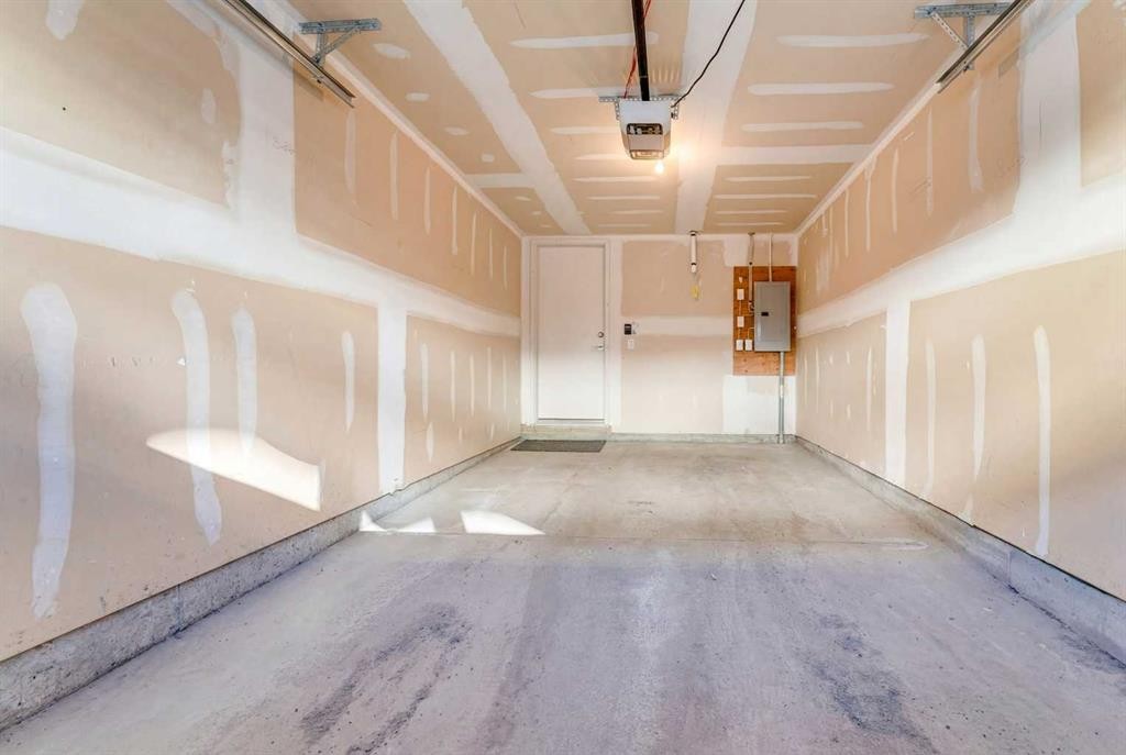 165 Evanscrest Gardens Nw, Calgary, AB - Indoor Photo Showing Other Room