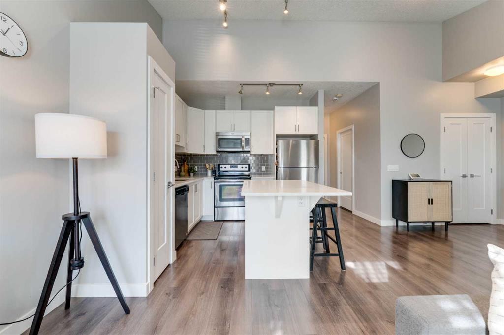 165 Evanscrest Gardens Nw, Calgary, AB - Indoor Photo Showing Kitchen With Stainless Steel Kitchen