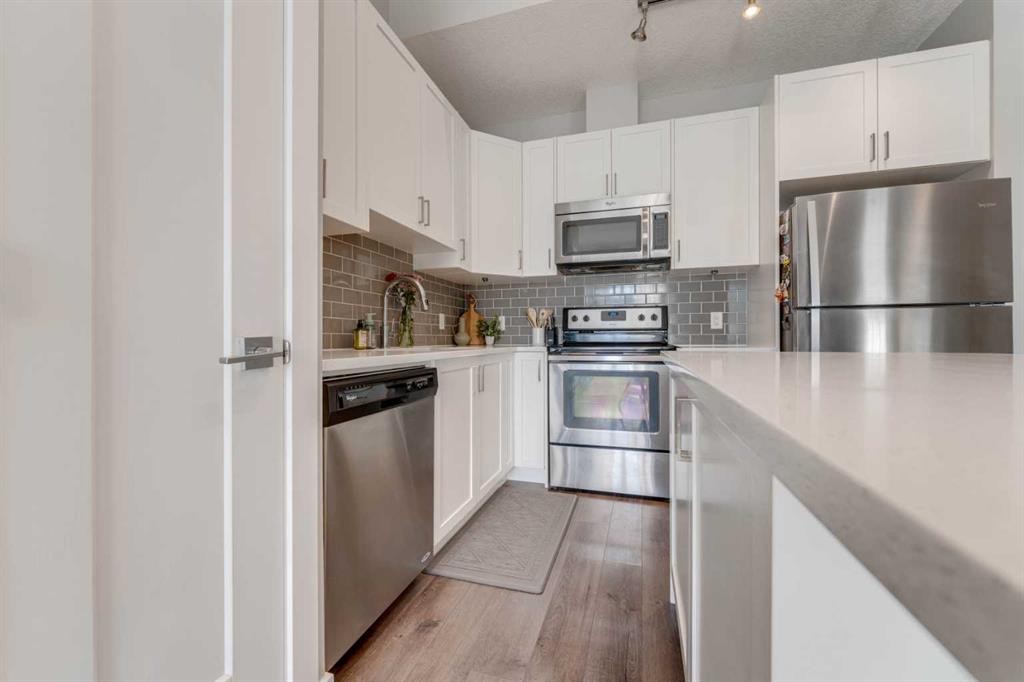 165 Evanscrest Gardens Nw, Calgary, AB - Indoor Photo Showing Kitchen With Stainless Steel Kitchen With Upgraded Kitchen