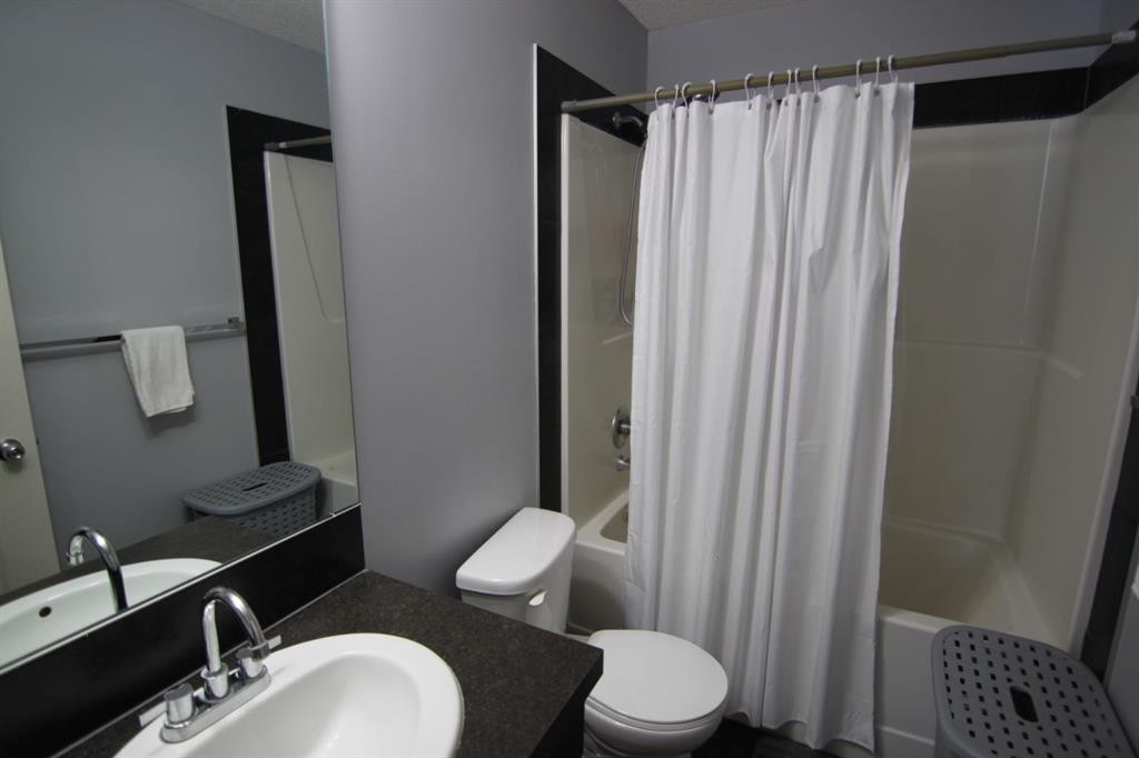 337 Copperpond Landing Se, Calgary, AB - Indoor Photo Showing Bathroom