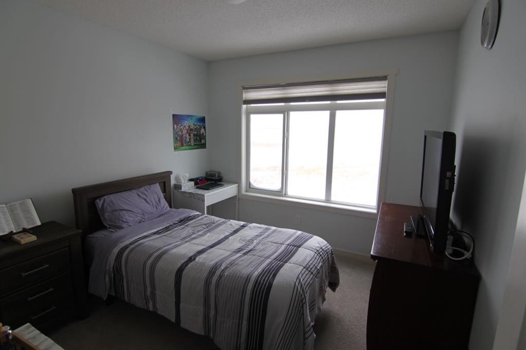337 Copperpond Landing Se, Calgary, AB - Indoor Photo Showing Bedroom