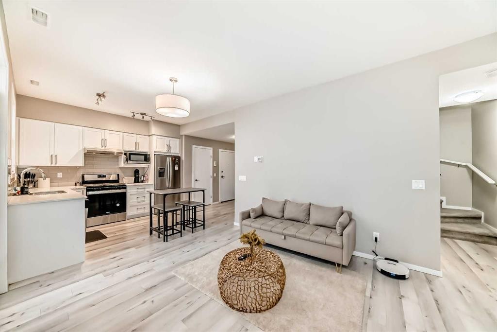 202-245 Redstone Walk Ne, Calgary, AB - Indoor