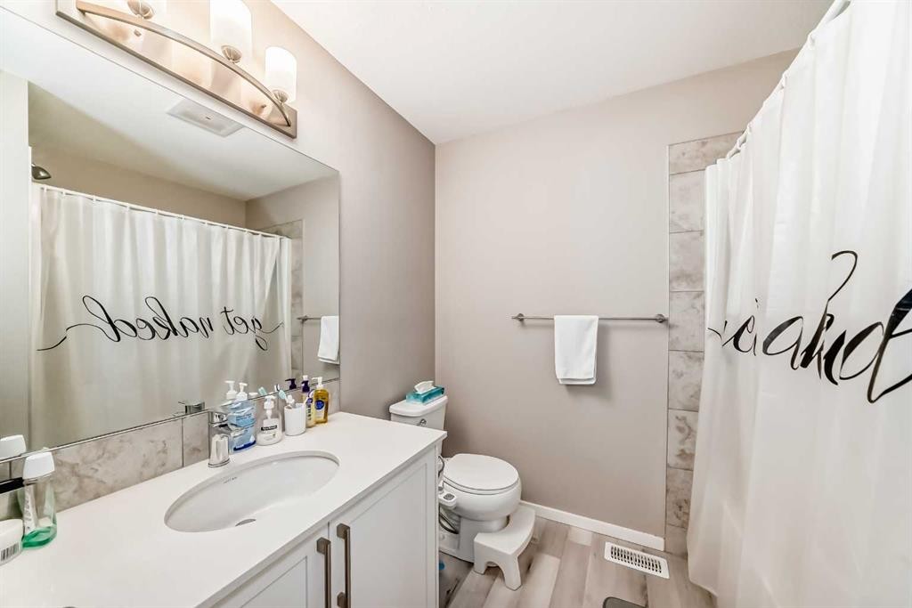 202-245 Redstone Walk Ne, Calgary, AB - Indoor Photo Showing Bathroom