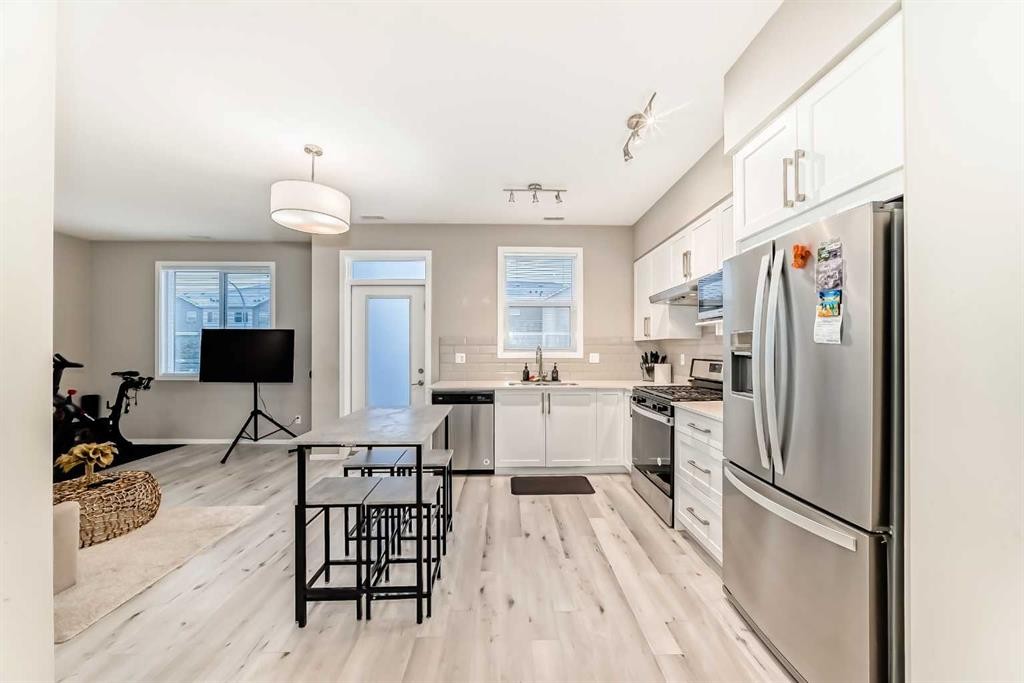 202-245 Redstone Walk Ne, Calgary, AB - Indoor Photo Showing Kitchen