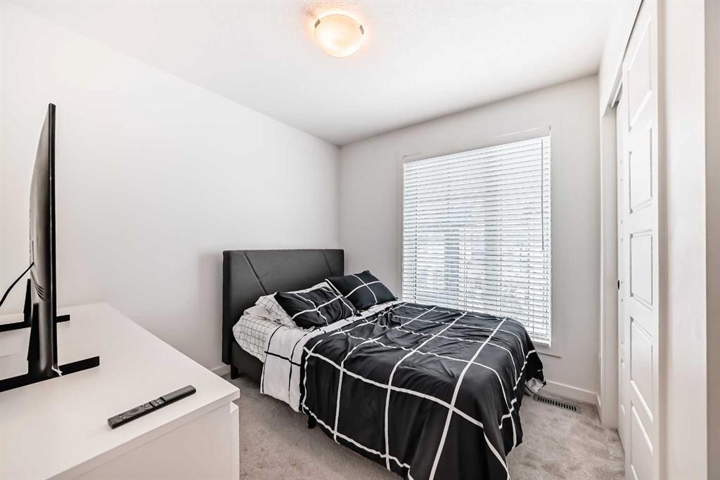 76 Walgrove Common Se, Calgary, AB - Indoor Photo Showing Bedroom