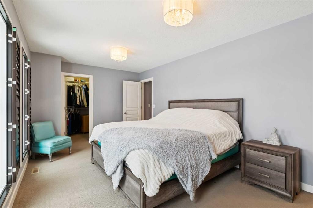 231 Prestwick Point Se, Calgary, AB - Indoor Photo Showing Bedroom