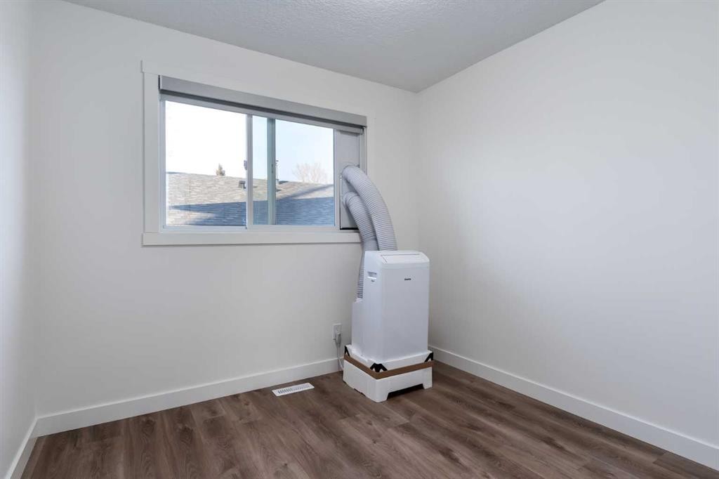 6163 Penworth Road Se, Calgary, AB - Indoor Photo Showing Other Room