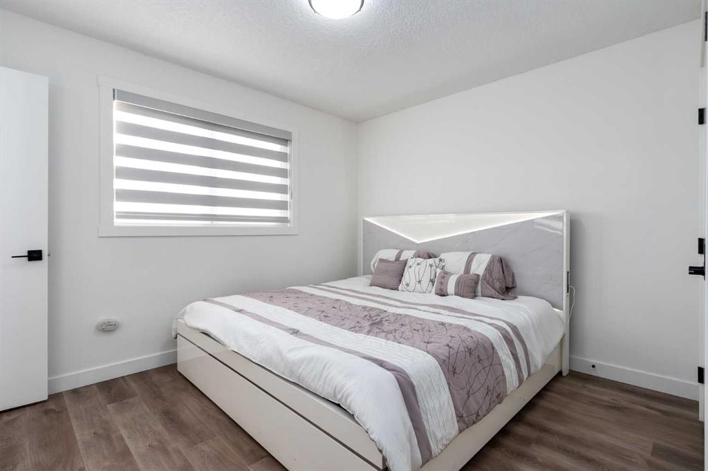 6163 Penworth Road Se, Calgary, AB - Indoor Photo Showing Bedroom