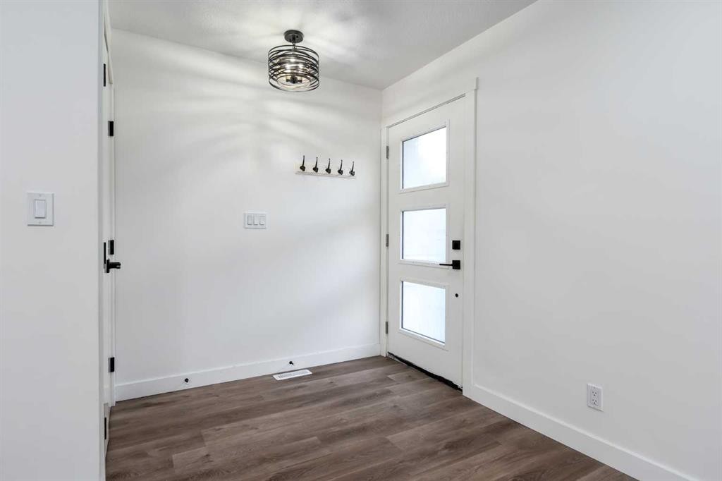 6163 Penworth Road Se, Calgary, AB - Indoor Photo Showing Other Room