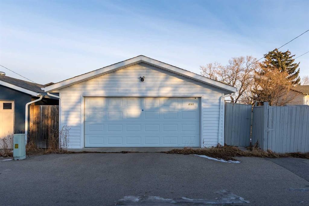 6163 Penworth Road Se, Calgary, AB - Outdoor