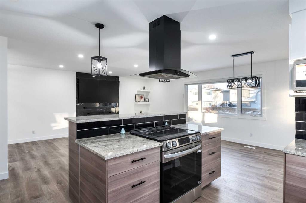 6163 Penworth Road Se, Calgary, AB - Indoor Photo Showing Kitchen