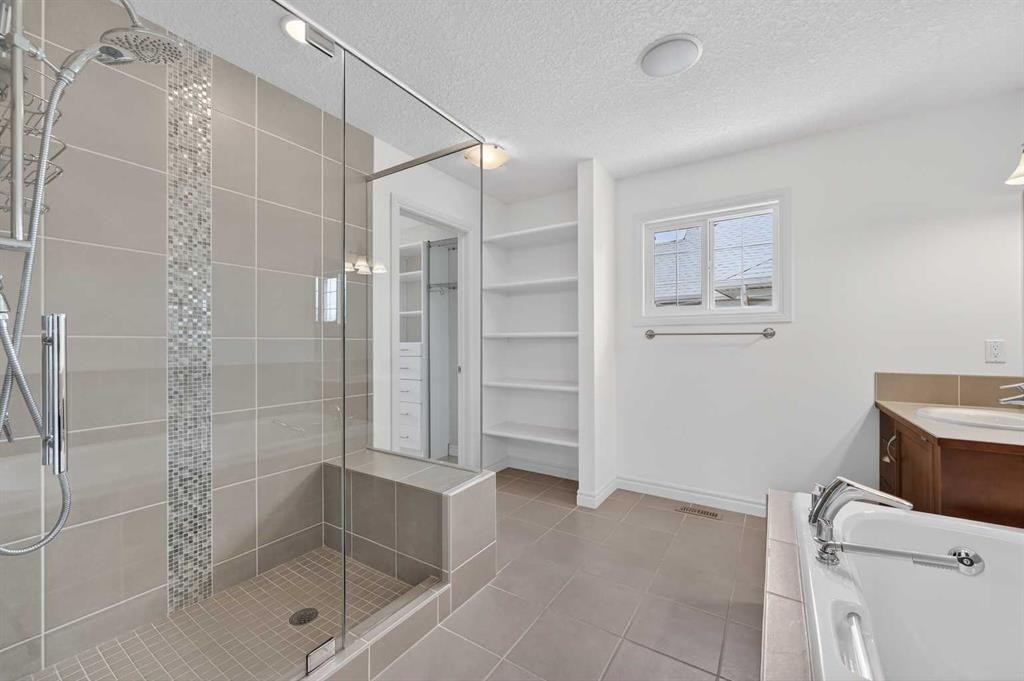 182 Cranarch Place Se, Calgary, AB - Indoor Photo Showing Bathroom