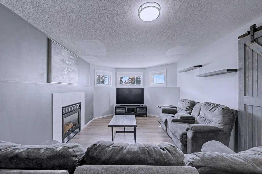 24 Sunlake Circle Se, Calgary, AB - Indoor Photo Showing Living Room With Fireplace