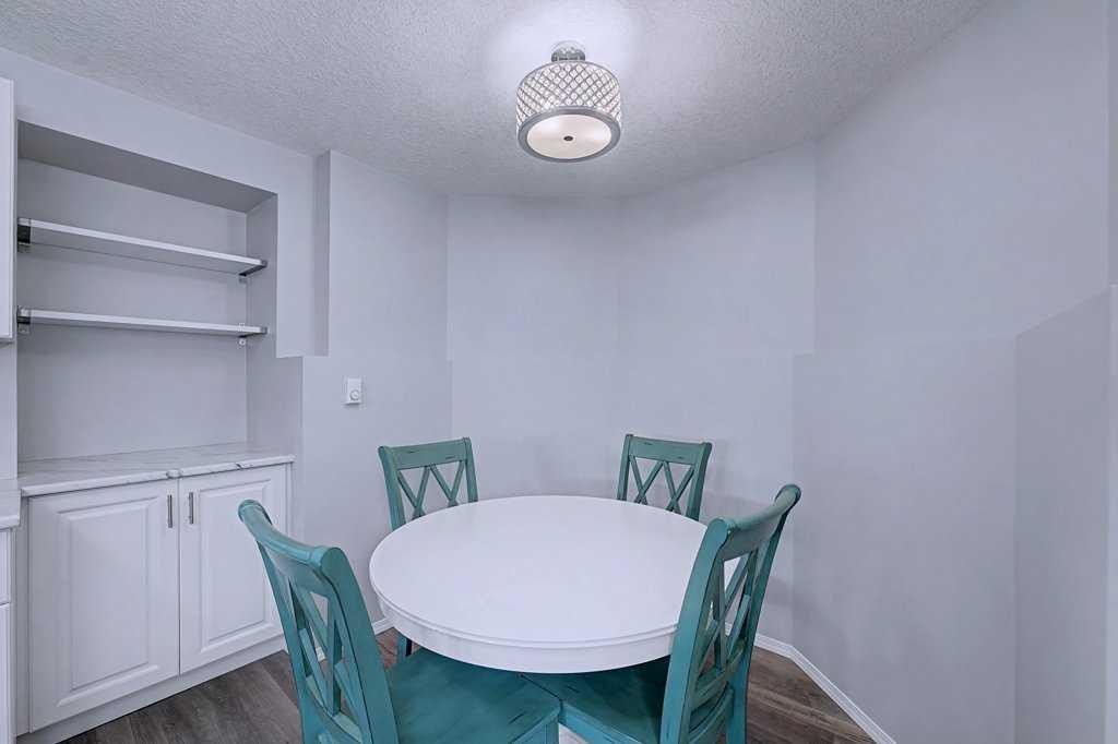 24 Sunlake Circle Se, Calgary, AB - Indoor Photo Showing Dining Room