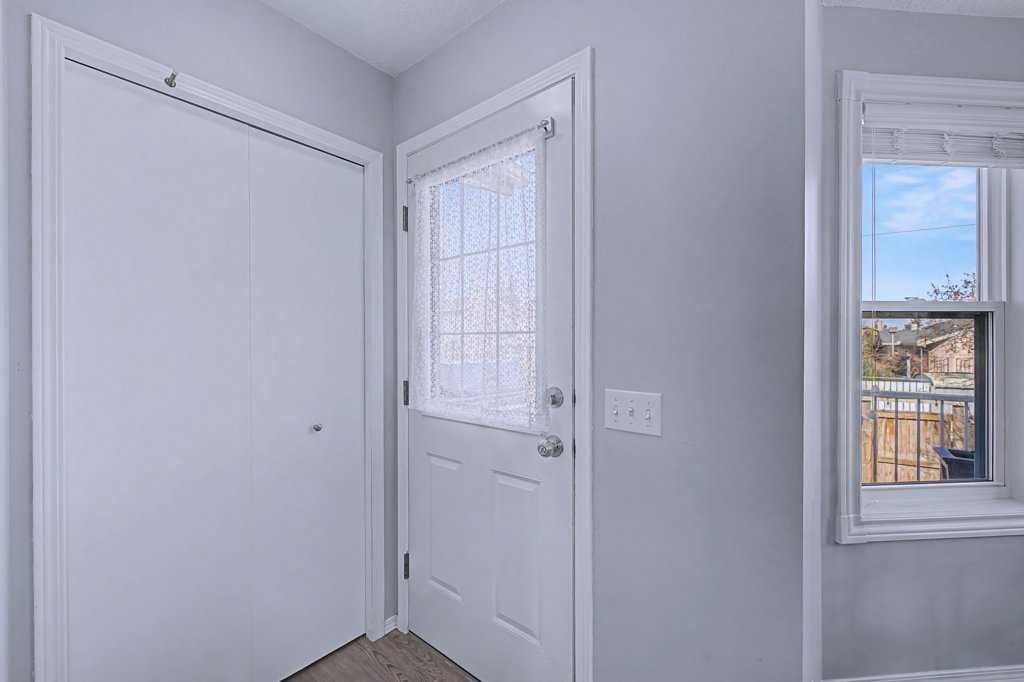 24 Sunlake Circle Se, Calgary, AB - Indoor Photo Showing Other Room