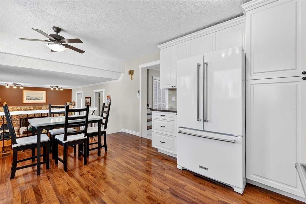 168 Midlake Boulevard Se, Calgary, AB - Indoor Photo Showing Dining Room