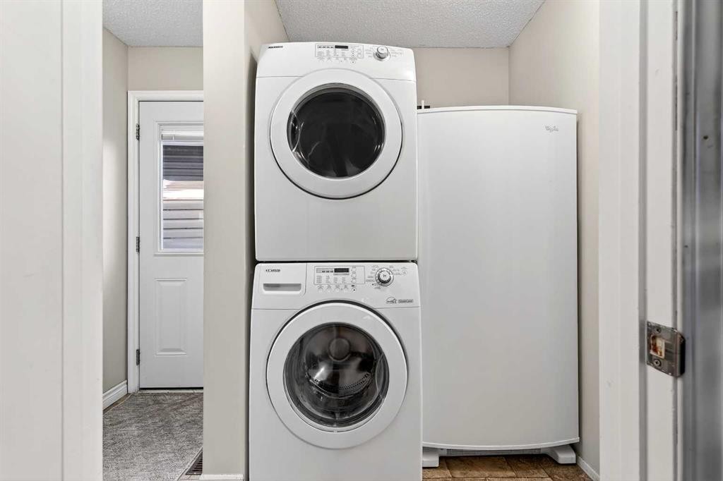 168 Midlake Boulevard Se, Calgary, AB - Indoor Photo Showing Laundry Room