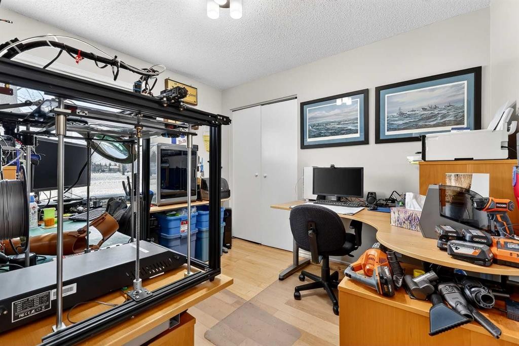 168 Midlake Boulevard Se, Calgary, AB - Indoor Photo Showing Office