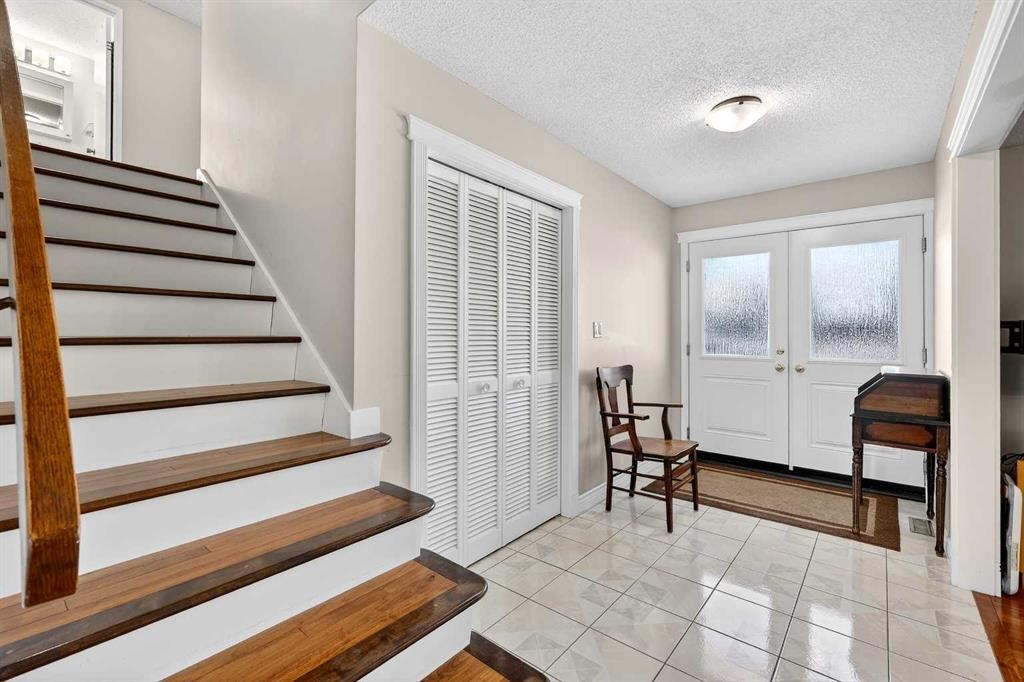 168 Midlake Boulevard Se, Calgary, AB - Indoor Photo Showing Other Room