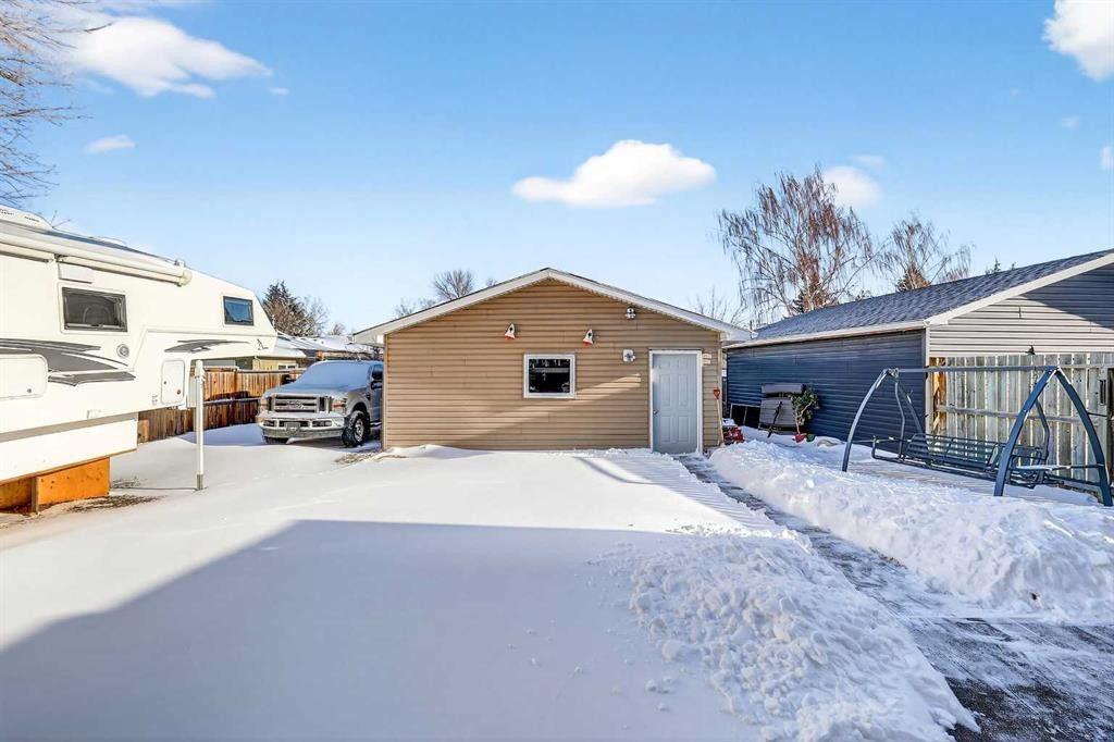 168 Midlake Boulevard Se, Calgary, AB - Outdoor