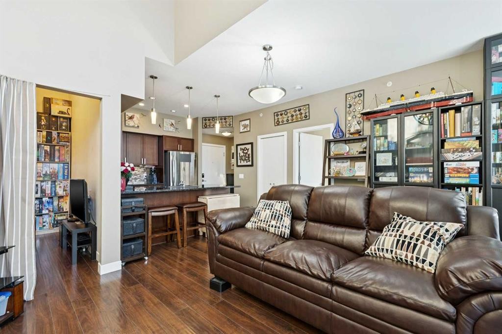 411-4303 1 Street Ne, Calgary, AB - Indoor Photo Showing Living Room