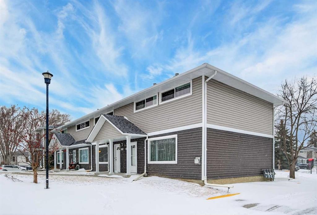 353 Regal Park Ne, Calgary, AB - Outdoor