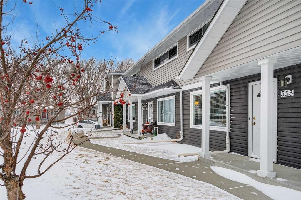 353 Regal Park Ne, Calgary, AB - Outdoor