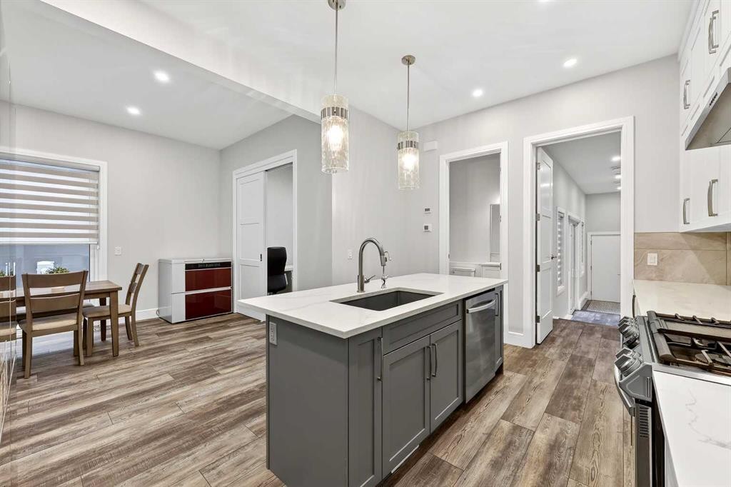 95 Rock Lake View Nw, Calgary, AB - Indoor Photo Showing Kitchen With Upgraded Kitchen