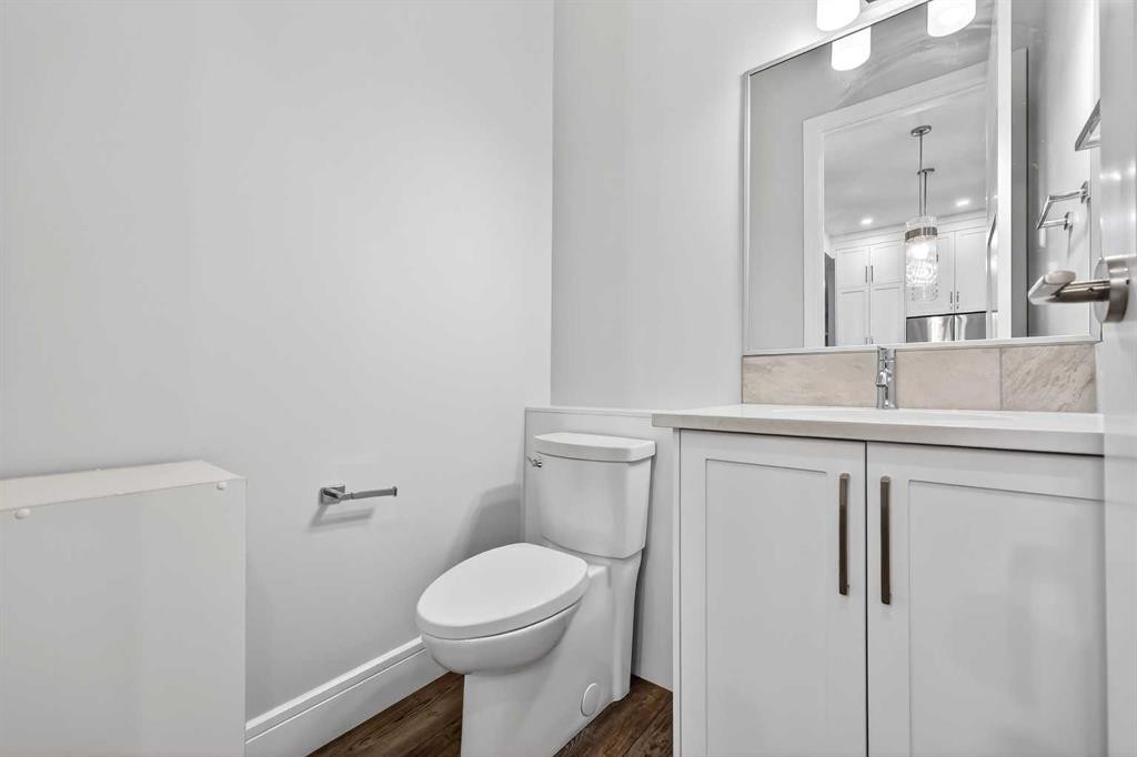 95 Rock Lake View Nw, Calgary, AB - Indoor Photo Showing Bathroom