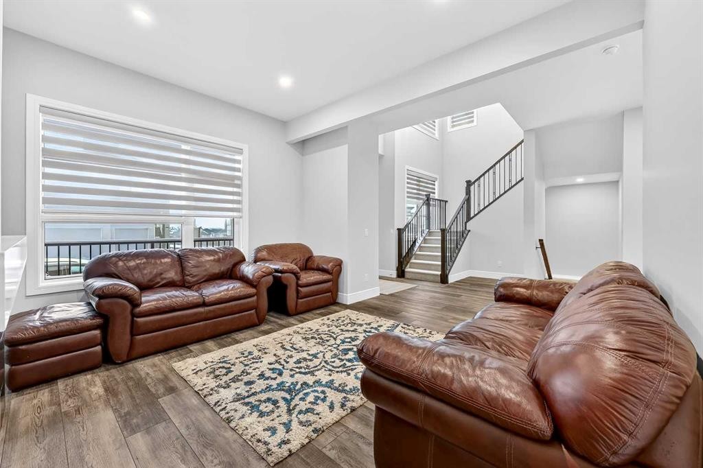 95 Rock Lake View Nw, Calgary, AB - Indoor Photo Showing Living Room