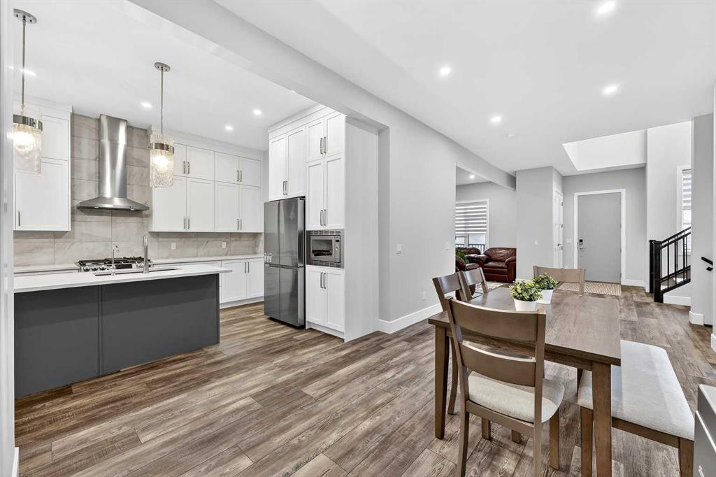 95 Rock Lake View Nw, Calgary, AB - Indoor