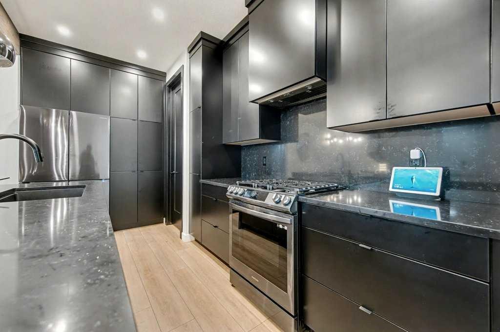 123 Treeline View Sw, Calgary, AB - Indoor Photo Showing Kitchen With Upgraded Kitchen