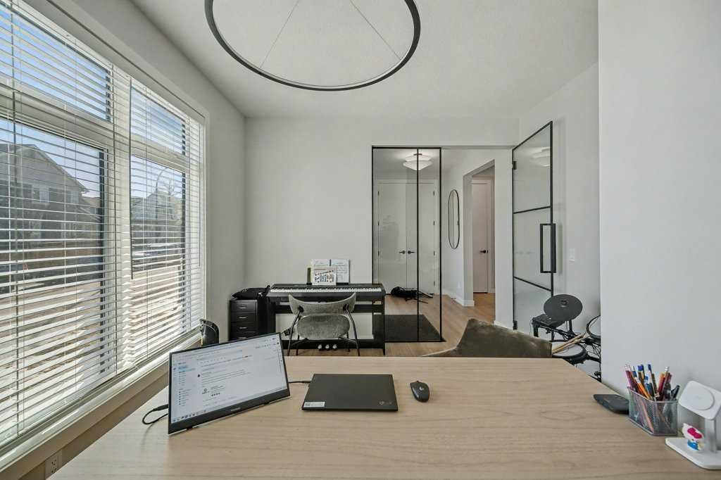 123 Treeline View Sw, Calgary, AB - Indoor