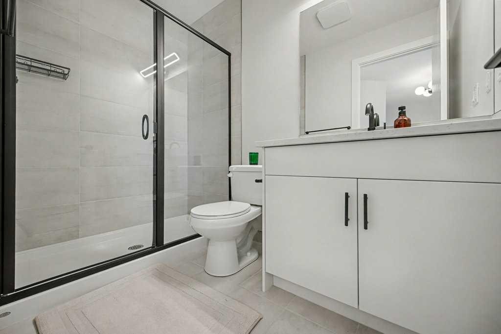 123 Treeline View Sw, Calgary, AB - Indoor Photo Showing Bathroom