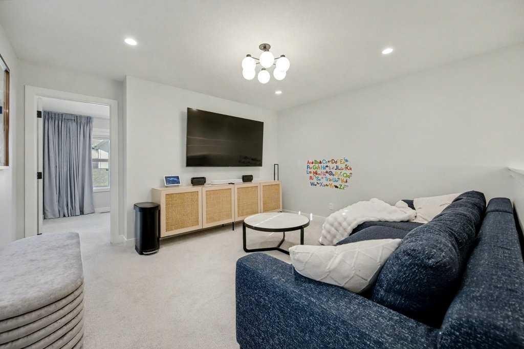 123 Treeline View Sw, Calgary, AB - Indoor