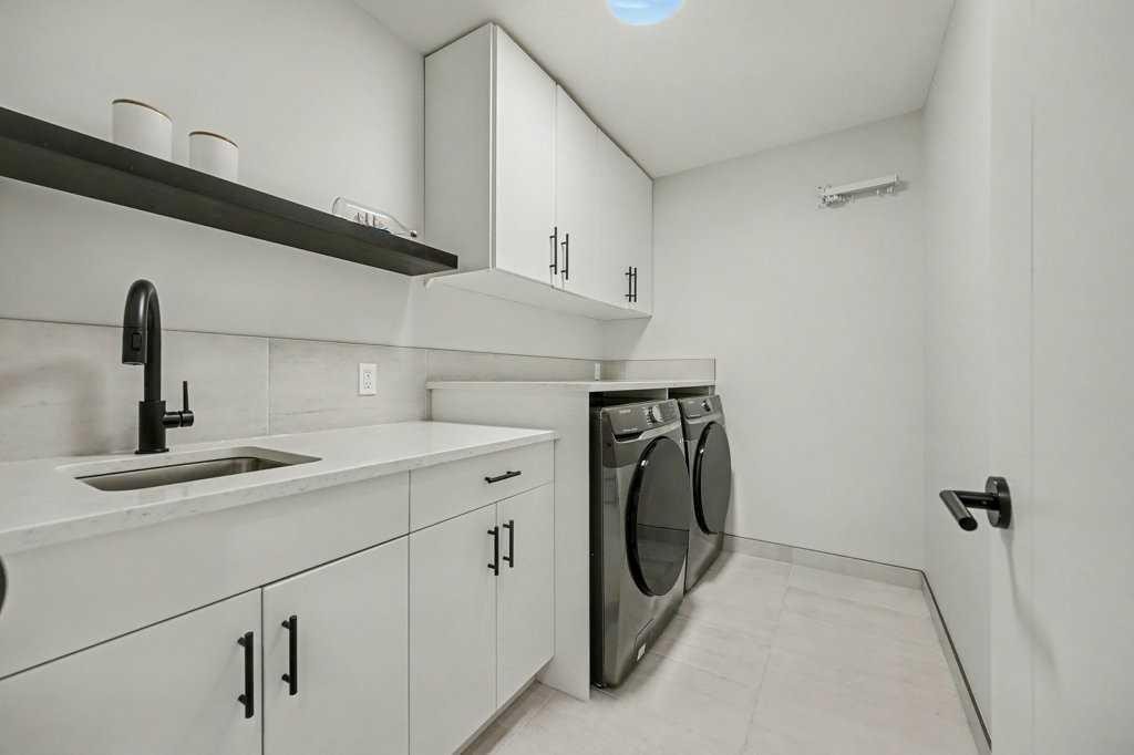 123 Treeline View Sw, Calgary, AB - Indoor Photo Showing Laundry Room