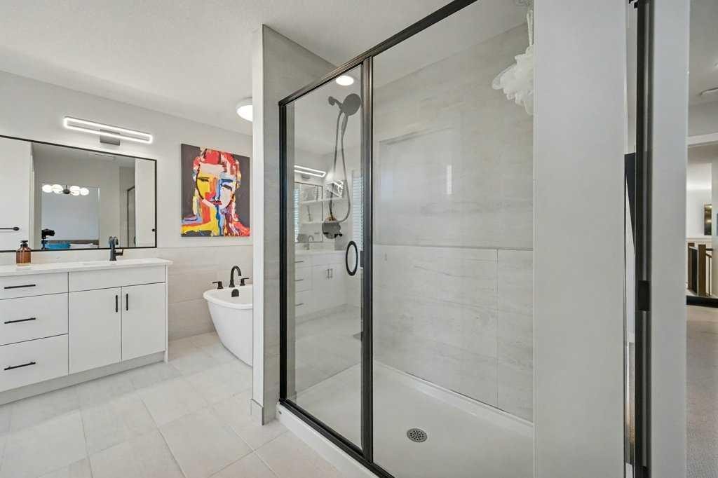 123 Treeline View Sw, Calgary, AB - Indoor Photo Showing Bathroom